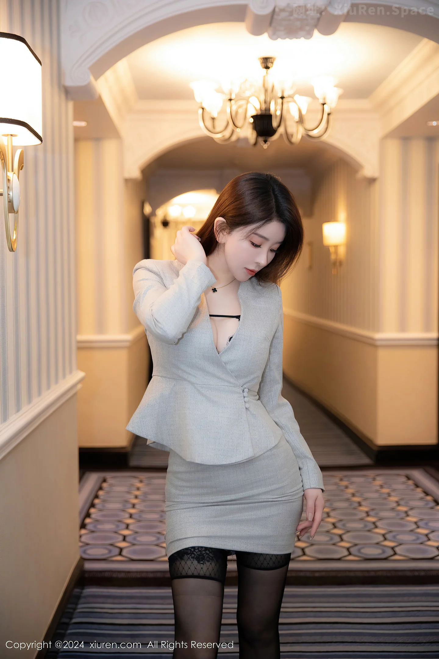 图片[4]-[XiuRen秀人网]VOL.8716 模特雨儿酱eve性感灰色OL服露黑色蕾丝内衣秀惹火身材诱惑写真83P-秀人网官方网站